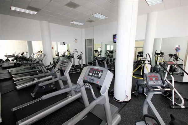 $4,500 | 5151 Collins Avenue, Unit 1030, Miami Beach, FL 33140