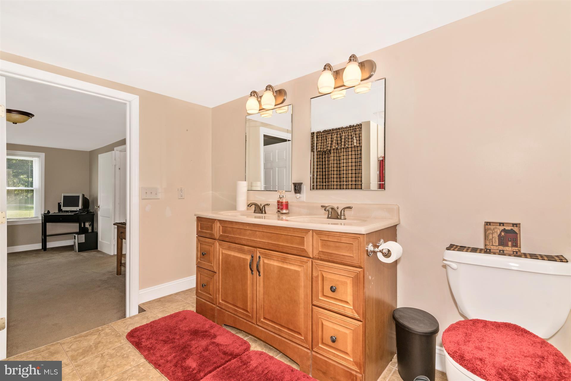 22114 Pondsville Road Smithsburg, MD 21783 - Photo 11 of 30 Bath (Master)