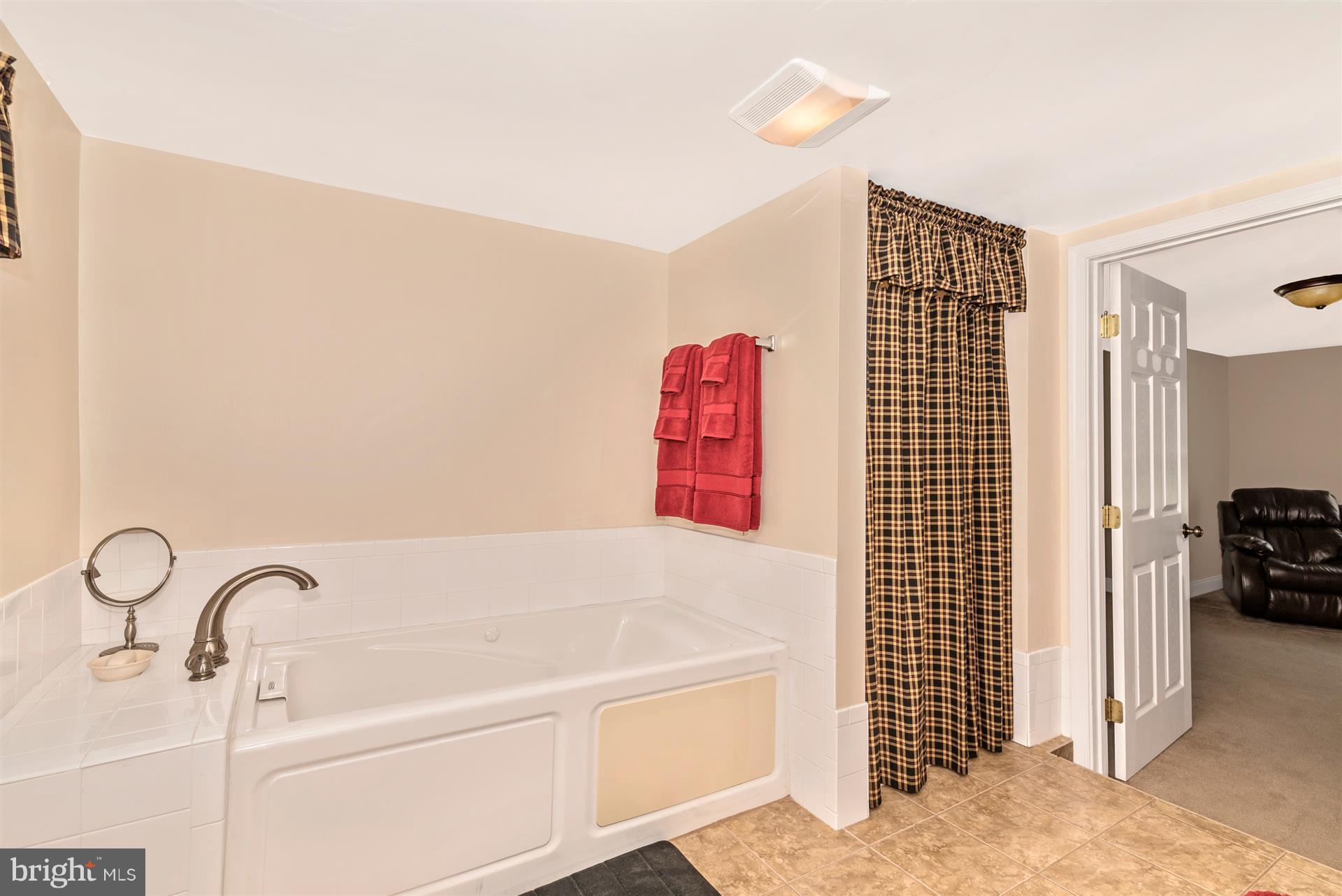 22114 Pondsville Road Smithsburg, MD 21783 - Photo 12 of 30 Bath (Master)