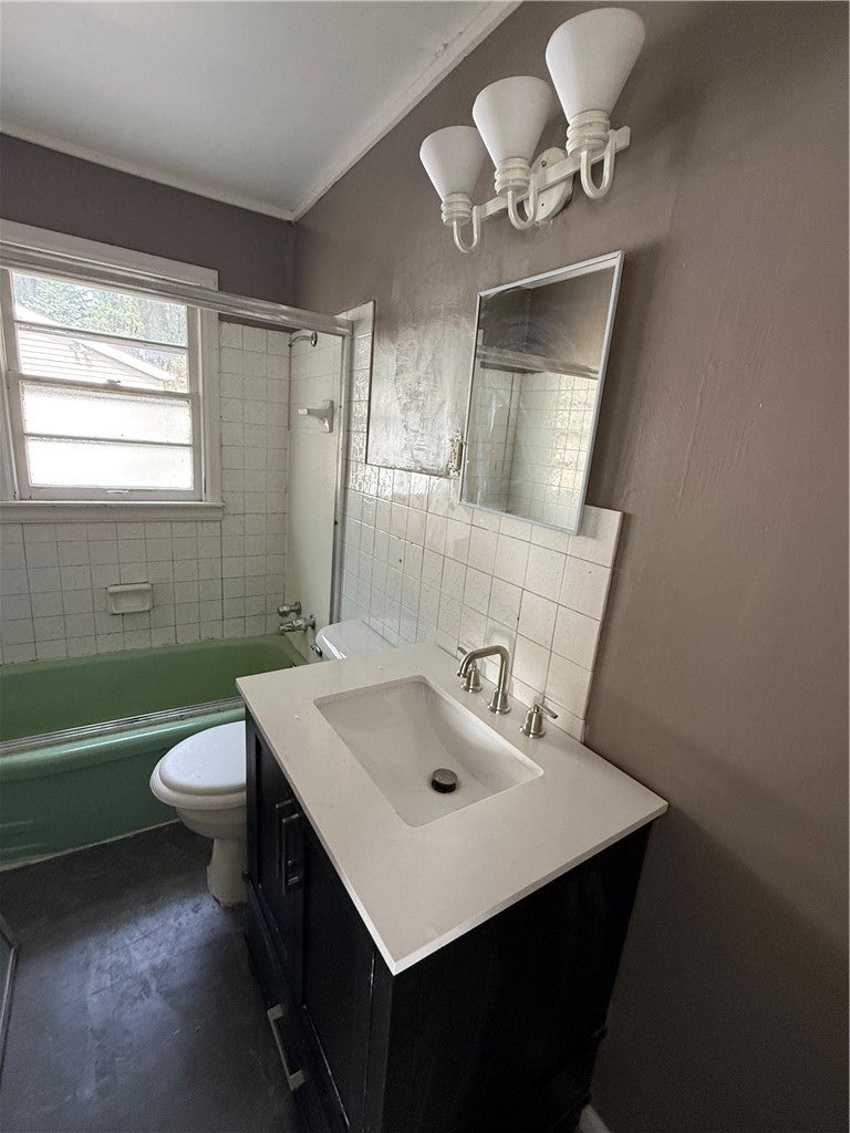 3950 Bayview Drive Decatur, IL 62521 - Photo 10 of 14 Gallery Image 10