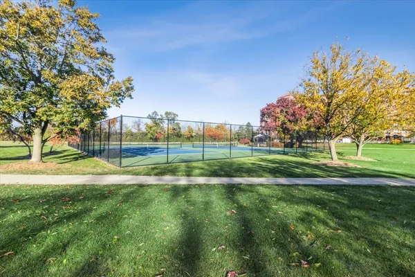 $230,000 | 5817 Oakwood Drive, Unit E, Lisle, IL 60532