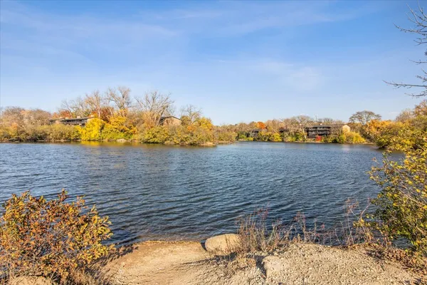 $230,000 | 5817 Oakwood Drive, Unit E, Lisle, IL 60532