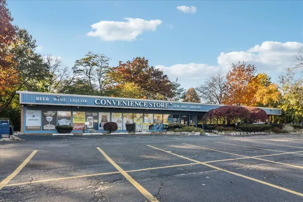 $230,000 | 5817 Oakwood Drive, Unit E, Lisle, IL 60532