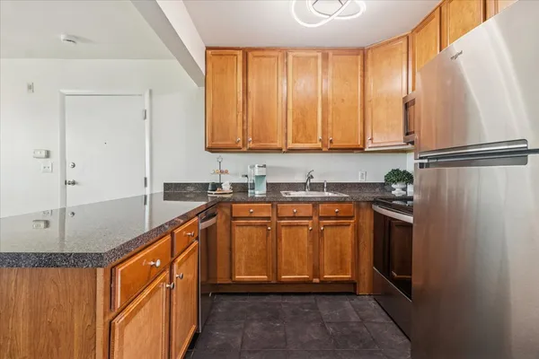 $230,000 | 5817 Oakwood Drive, Unit E, Lisle, IL 60532