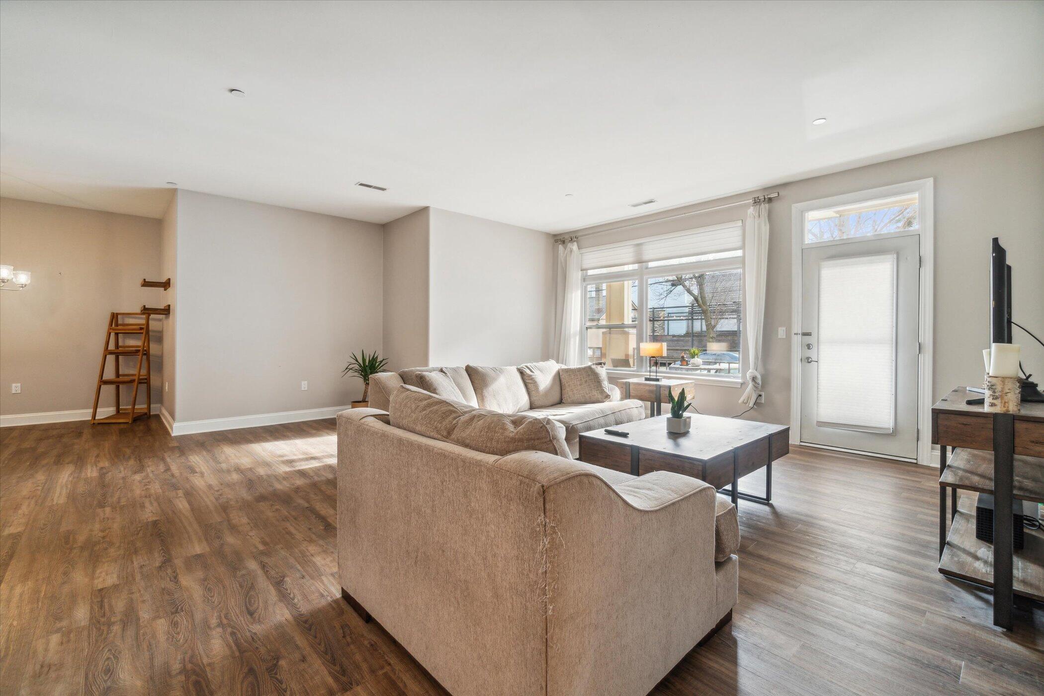 1925 North Water Street, Unit 100 Milwaukee, WI 53202 - Photo 7 of 23 09-1925-N-Water-St-Apt-100-Milwaukee-WI-