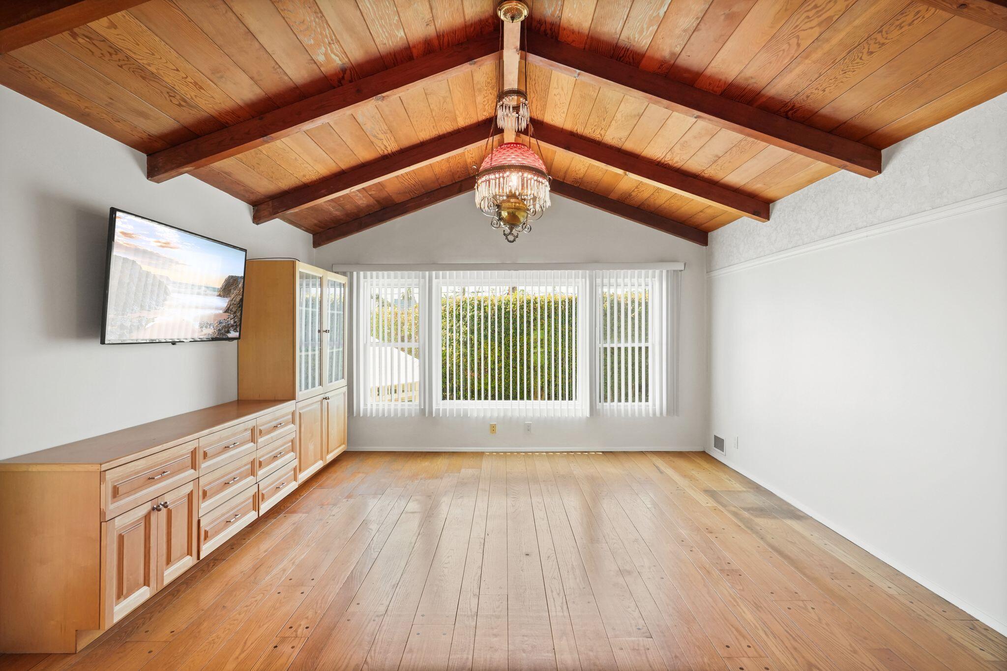 108 West Kenneth Road Glendale, CA 91202 - Photo 12 of 47 DSC08484