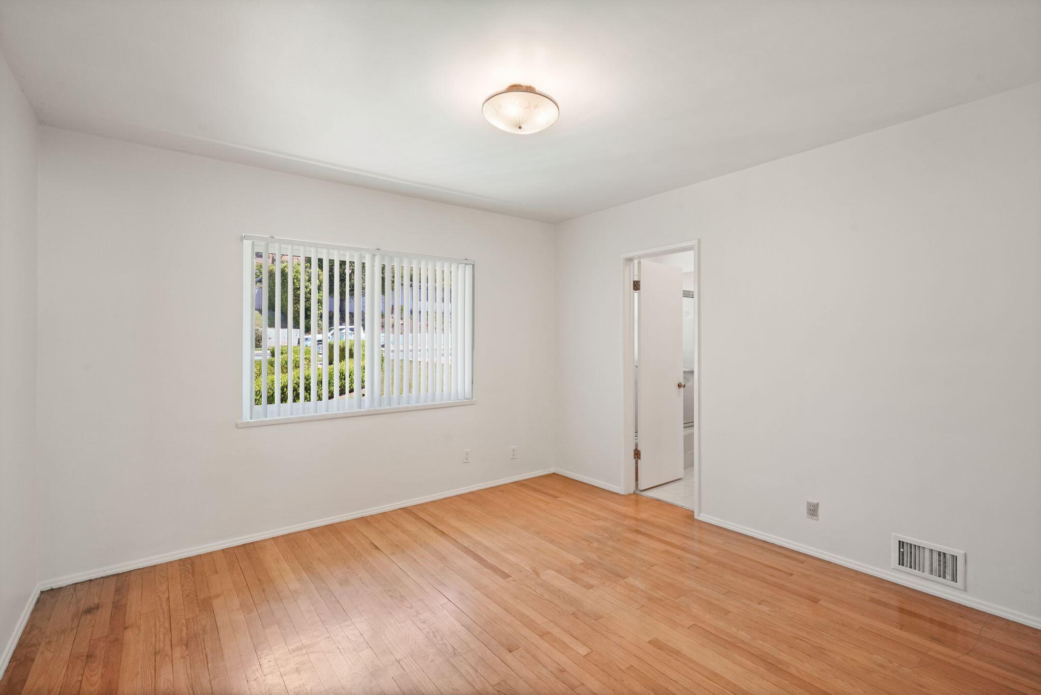 108 West Kenneth Road Glendale, CA 91202 - Photo 15 of 47 DSC08497