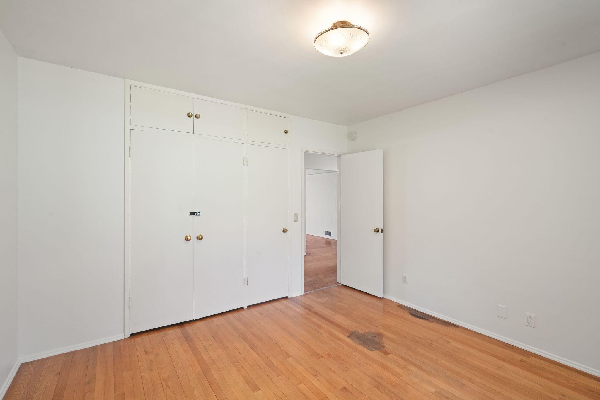 108 West Kenneth Road Glendale, CA 91202 - Photo 16 of 47 a view of an empty room