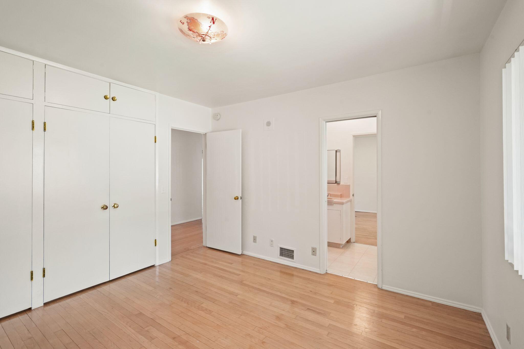 108 West Kenneth Road Glendale, CA 91202 - Photo 22 of 47 a view of an empty room