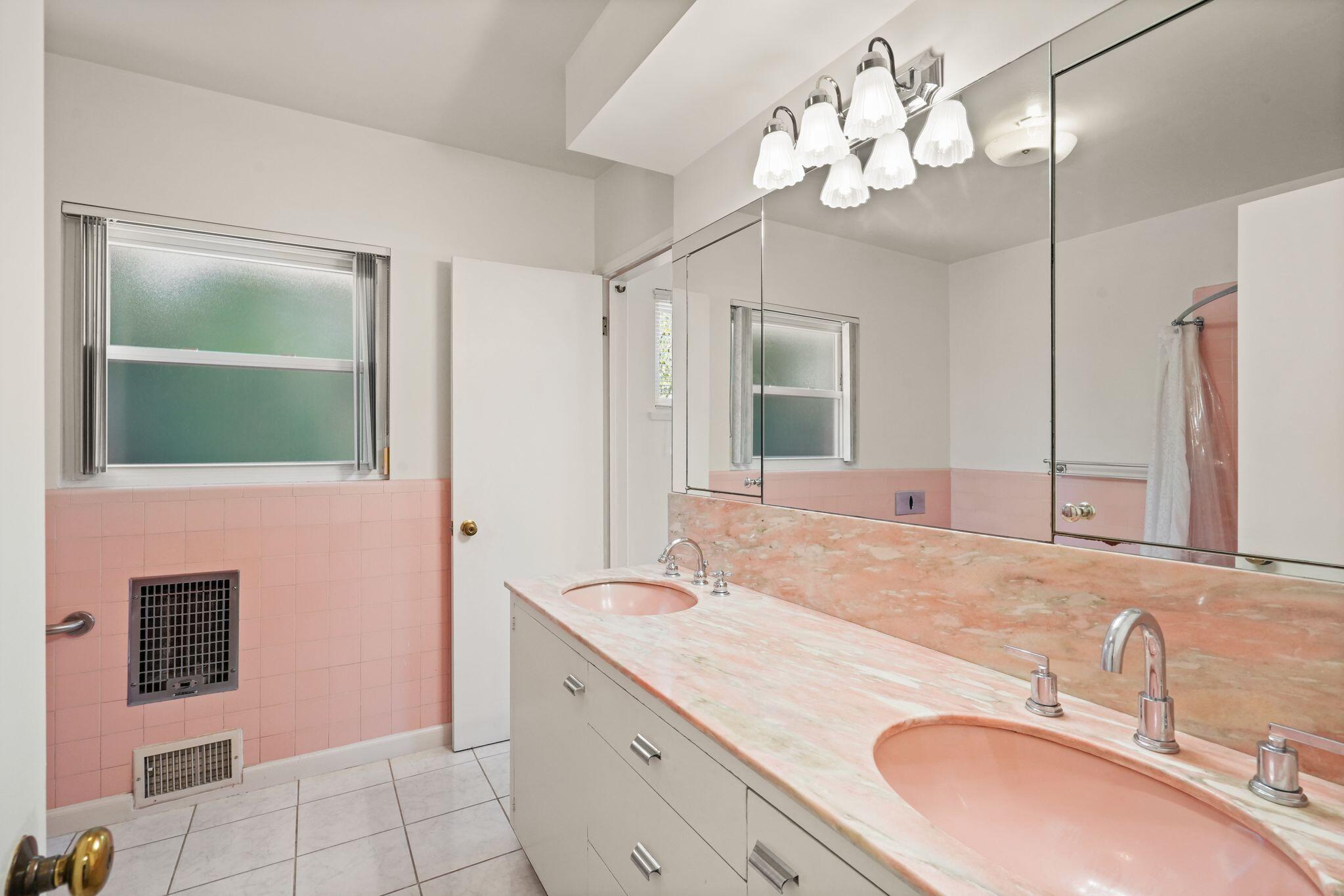 108 West Kenneth Road Glendale, CA 91202 - Photo 25 of 47 DSC08562