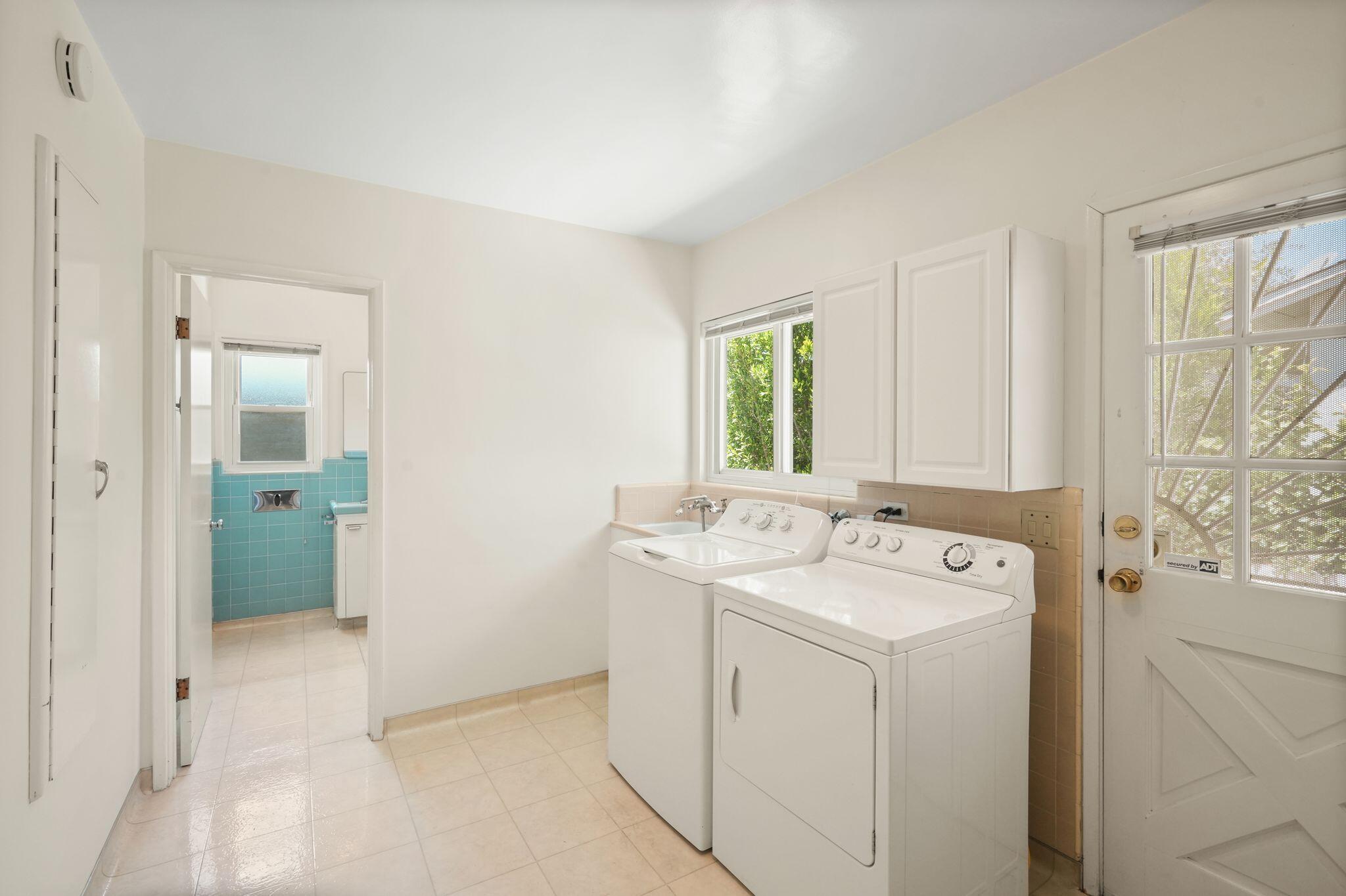 108 West Kenneth Road Glendale, CA 91202 - Photo 38 of 47 a utility room with dryer and washer