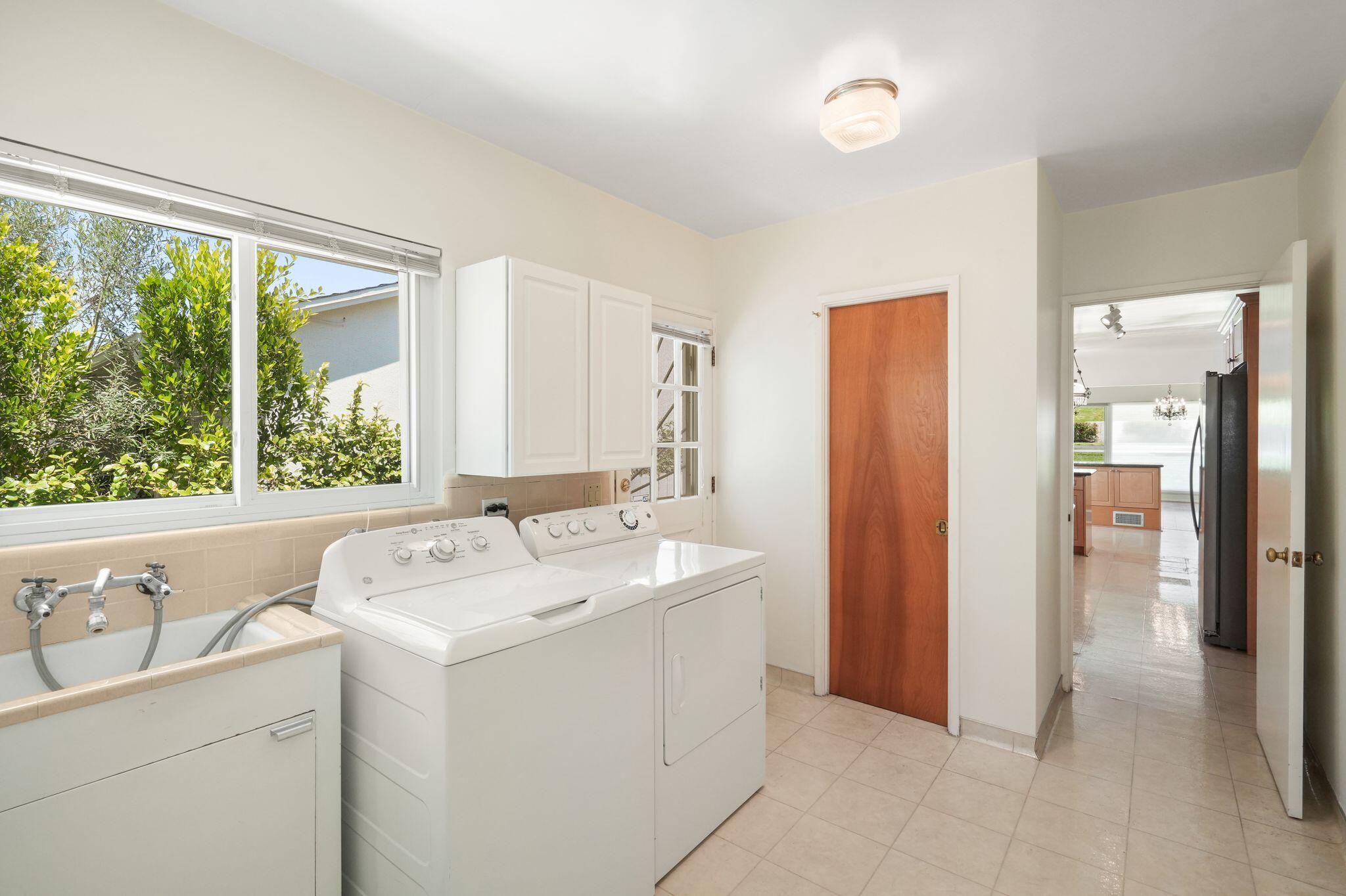 108 West Kenneth Road Glendale, CA 91202 - Photo 39 of 47 DSC08632