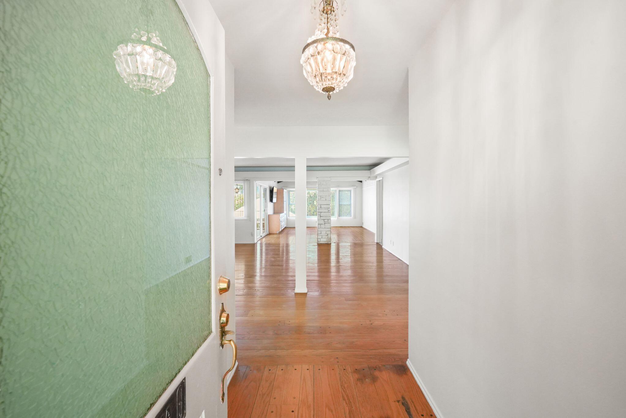 108 West Kenneth Road Glendale, CA 91202 - Photo 7 of 47 DSC08452