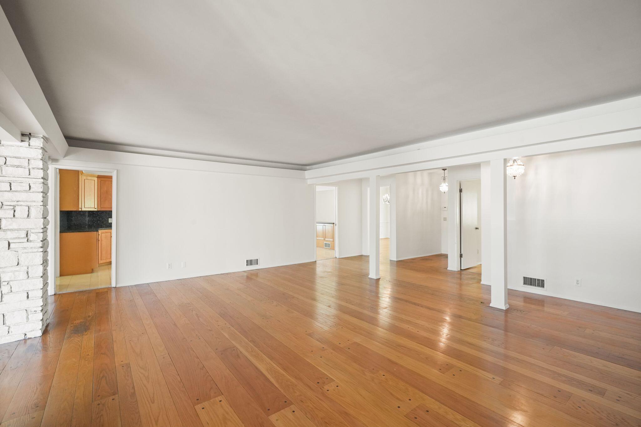 108 West Kenneth Road Glendale, CA 91202 - Photo 10 of 47 DSC08467