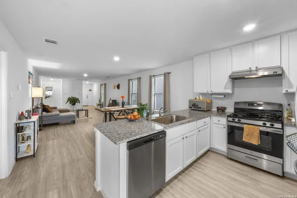 $1,700 | 7415 Donkey Valley, San Antonio, TX 78252