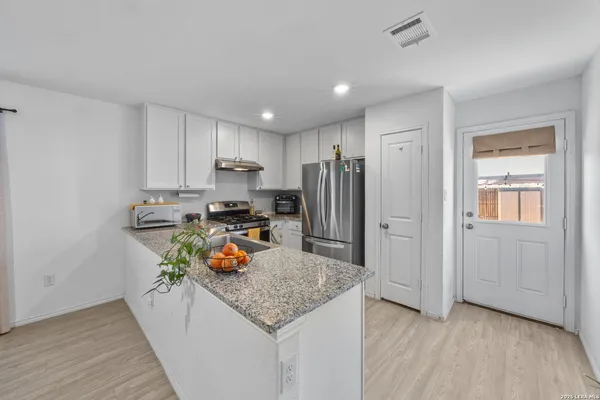 $1,700 | 7415 Donkey Valley, San Antonio, TX 78252