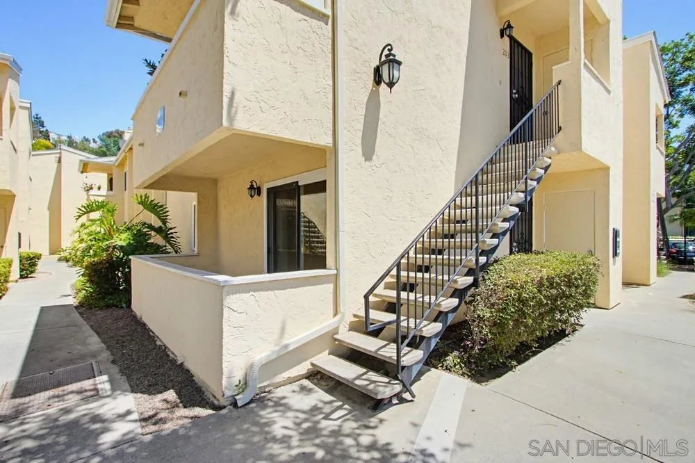 9939 Erma Road, Unit 103 San Diego, CA 92131 - Photo 3 of 40