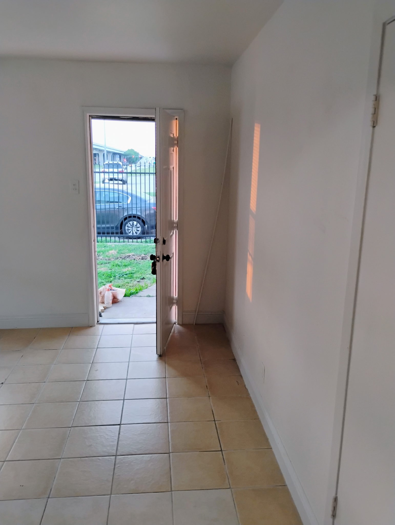 3002 Market Street, Unit 2 Houston, TX 77020 - Photo 4 of 13 a view of an empty room with a window