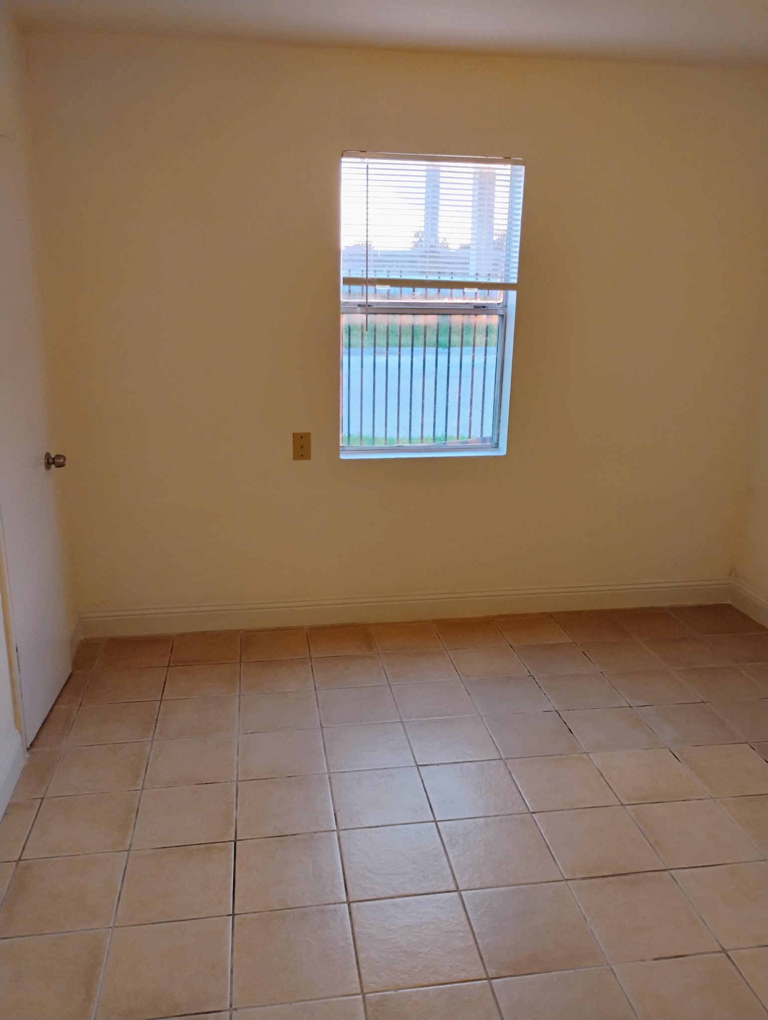 3002 Market Street, Unit 2 Houston, TX 77020 - Photo 8 of 13 a view of an empty room with a window