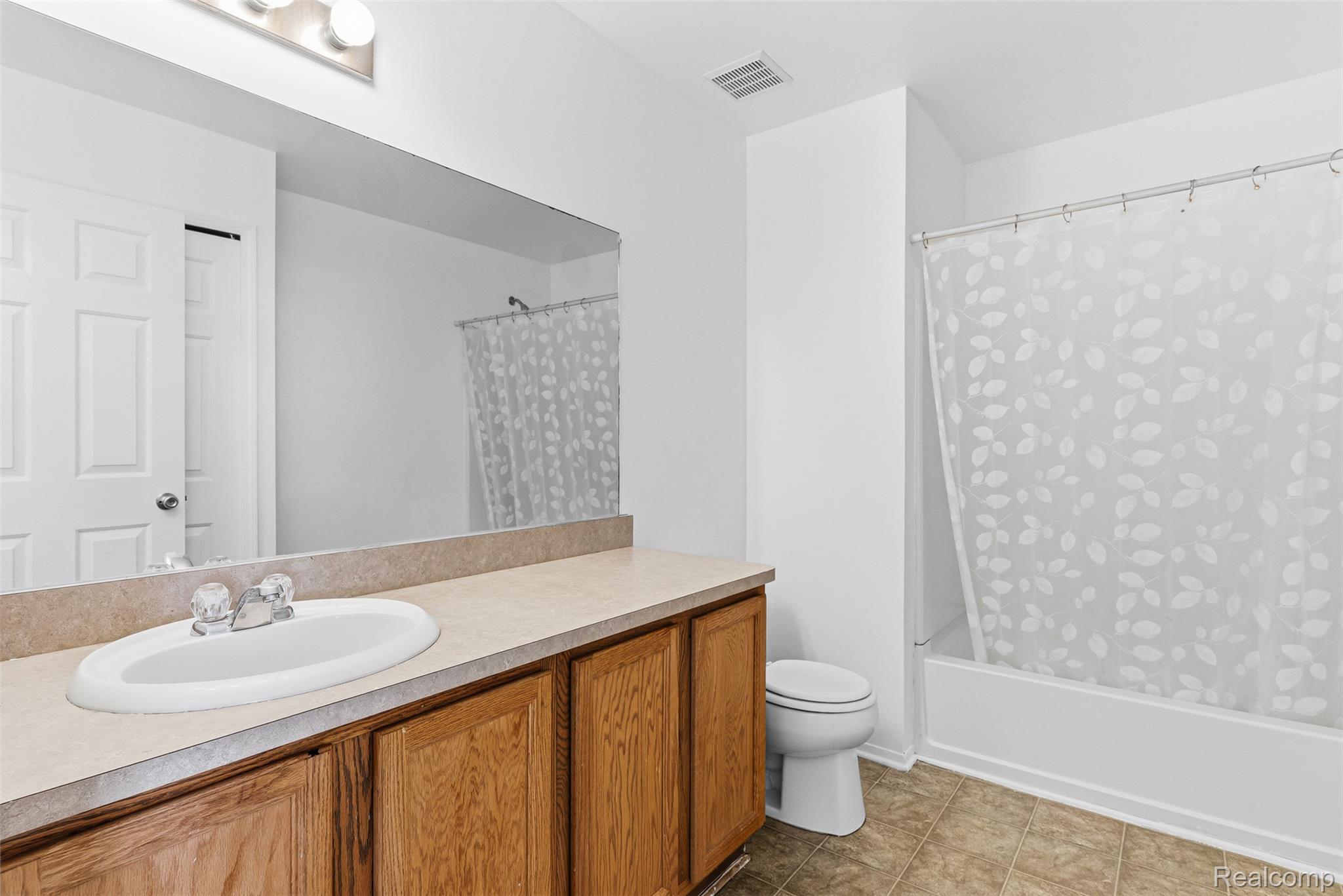 253 Stonegate West Pontiac, MI 48341 - Photo 23 of 40