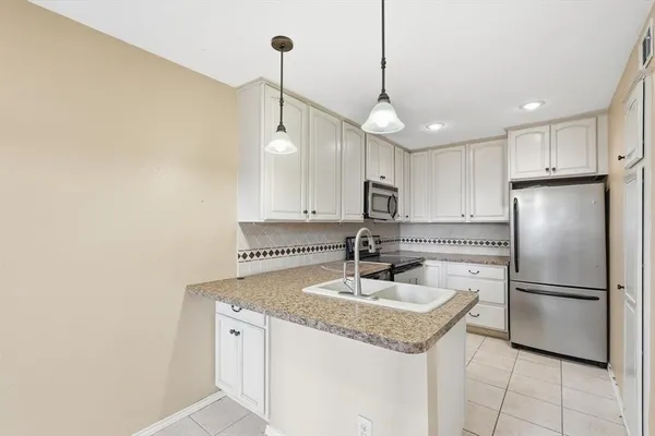 $2,000 | 505 Ranch Trail, Unit 107, Irving, TX 75063