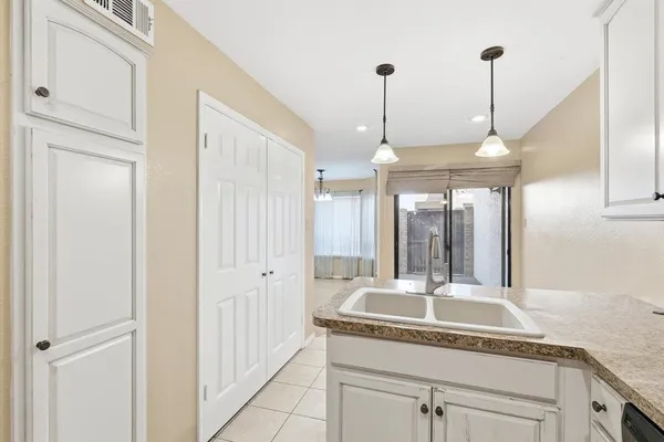$2,000 | 505 Ranch Trail, Unit 107, Irving, TX 75063