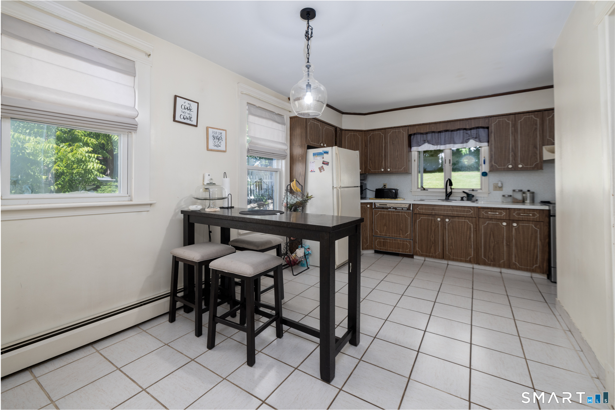 33 Maplewood Street Waterbury, CT 06708 - Photo 4 of 19