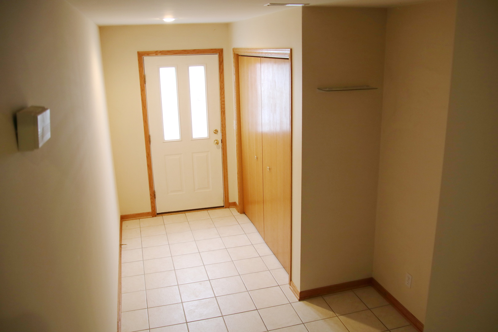 624 South Peace Road, Unit 624 Sycamore, IL 60178 - Photo 3 of 14 a view of a hallway to rooms
