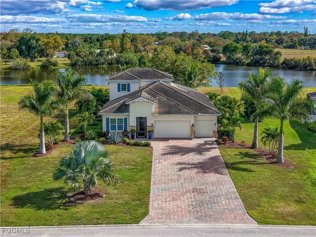 $820,000 | 2070 Hickeys Creekside Drive, Alva, FL 33920