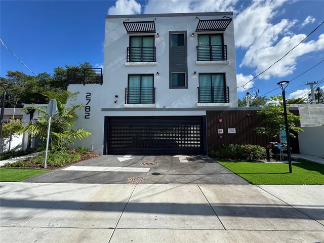 a front view of house with yard
