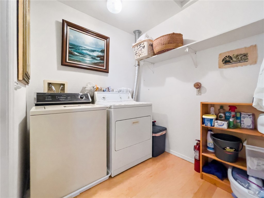 16366 Morro Road Atascadero, CA 93422 - Photo 22 of 69 a utility room with dryer and washer
