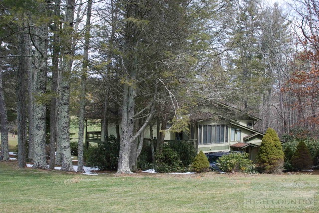 338 Lakeview Road Newland, NC 28657 - Photo 5 of 6 Gallery Image 5