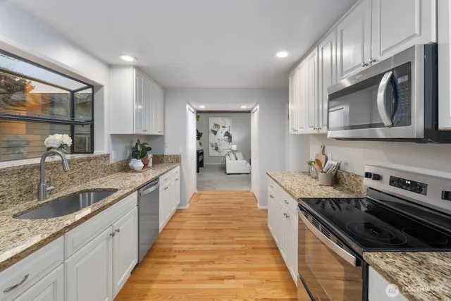 $1,375,000 | 5011 120th Avenue Southeast, Bellevue, WA 98006