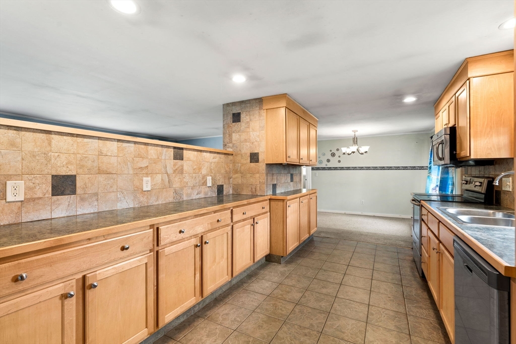 17 Amherst Street Danvers, MA 01923 - Photo 5 of 40