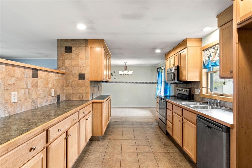 17 Amherst Street Danvers, MA 01923 - Photo 6 of 40