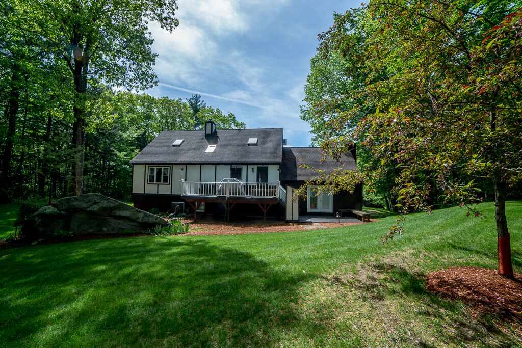 370 Raymond Road Deerfield, NH 03034 - Photo 3 of 40