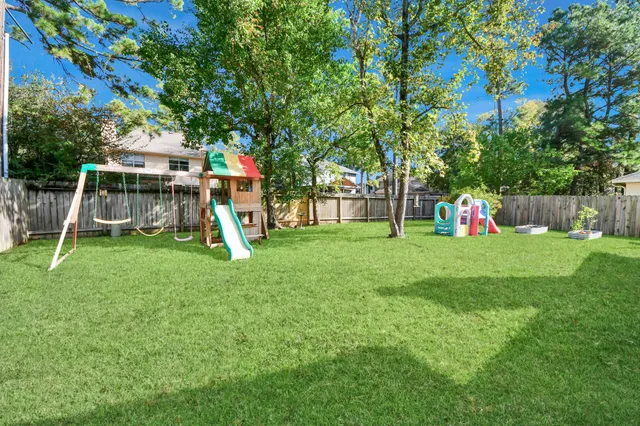 a view of a house with backyard and porch