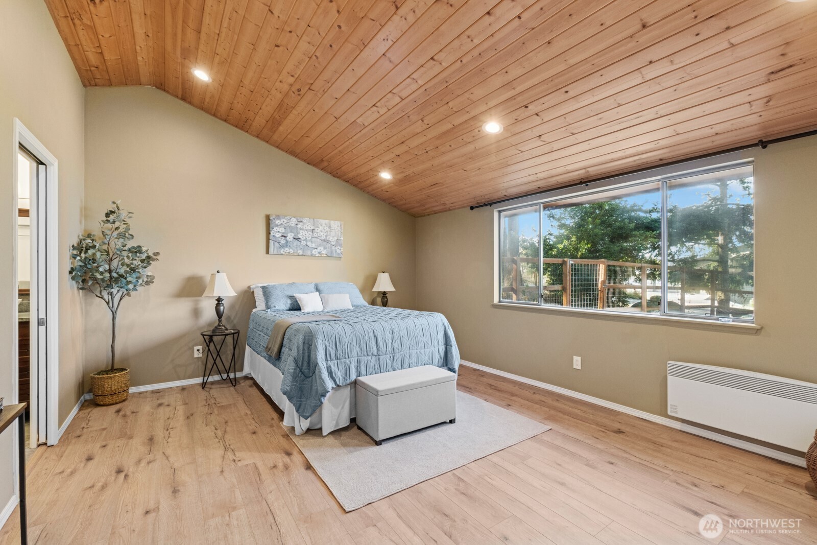 71 Quinault Loop Port Townsend, WA 98368 - Photo 14 of 29 a spacious bedroom with a large bed and a chandelier