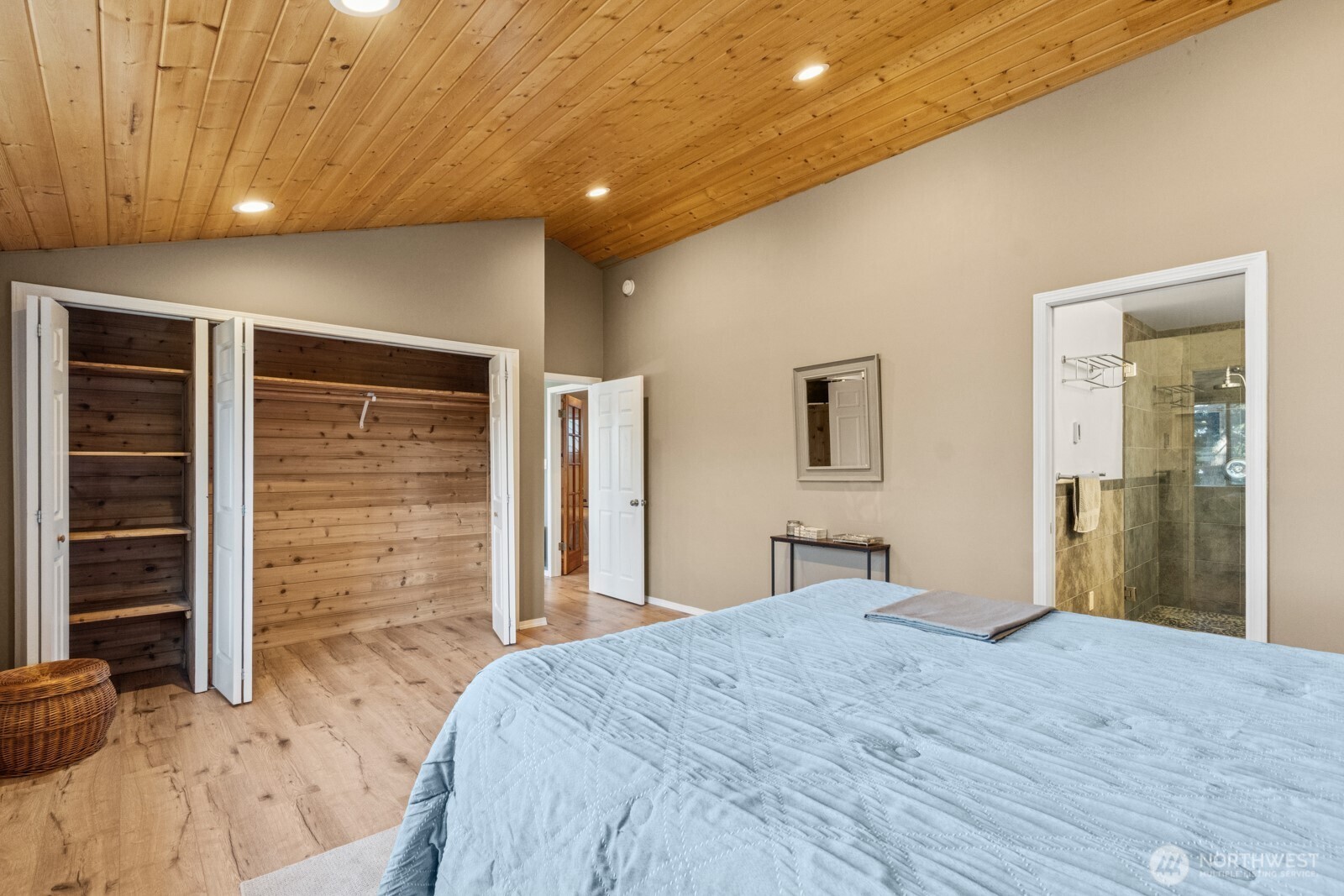 71 Quinault Loop Port Townsend, WA 98368 - Photo 18 of 29 a bedroom with a bed and dresser