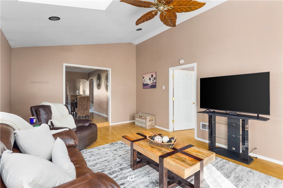 7002 Carson Road Everett, WA 98203 - Photo 19 of 33