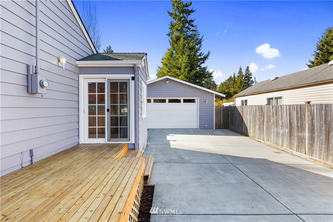 7002 Carson Road Everett, WA 98203 - Photo 4 of 33