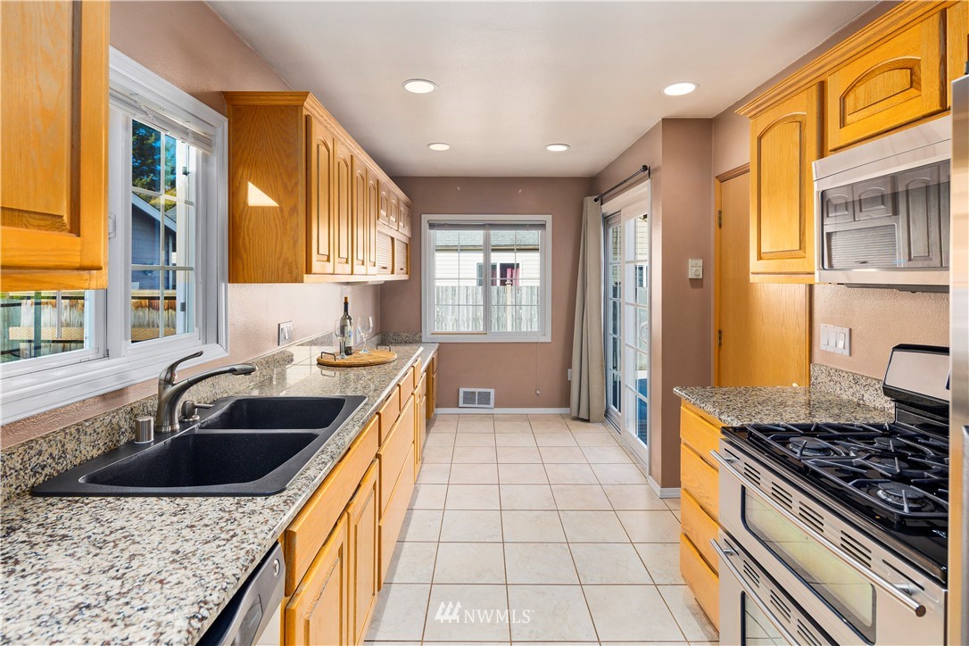 7002 Carson Road Everett, WA 98203 - Photo 10 of 33