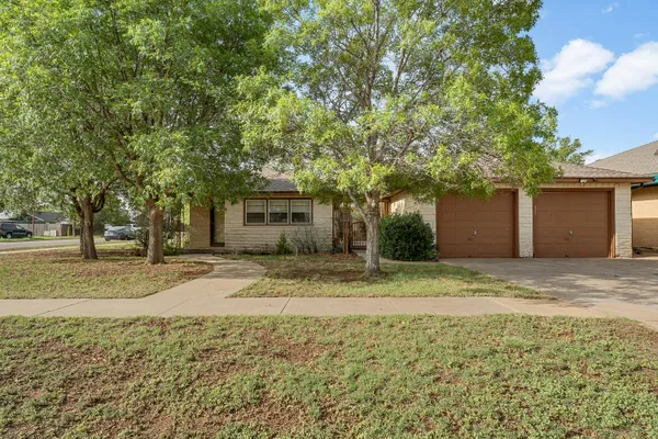 $125,000 | 202 11th Street, Levelland, TX 79336