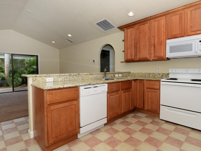 6487 Mullin Street Jupiter, FL 33458 - Photo 6 of 15 Kitchen