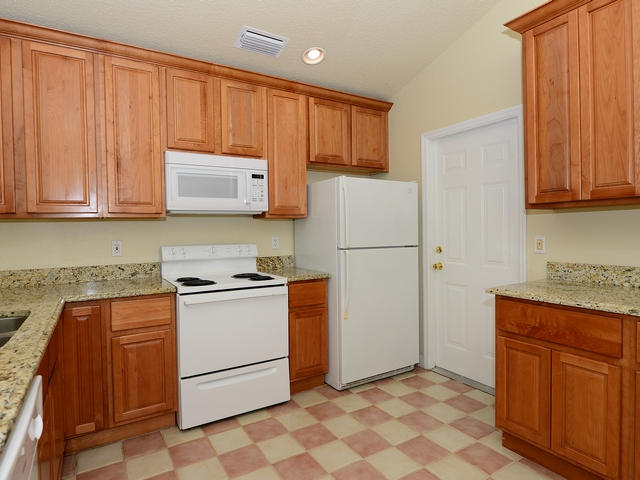 6487 Mullin Street Jupiter, FL 33458 - Photo 8 of 15 Kitchen