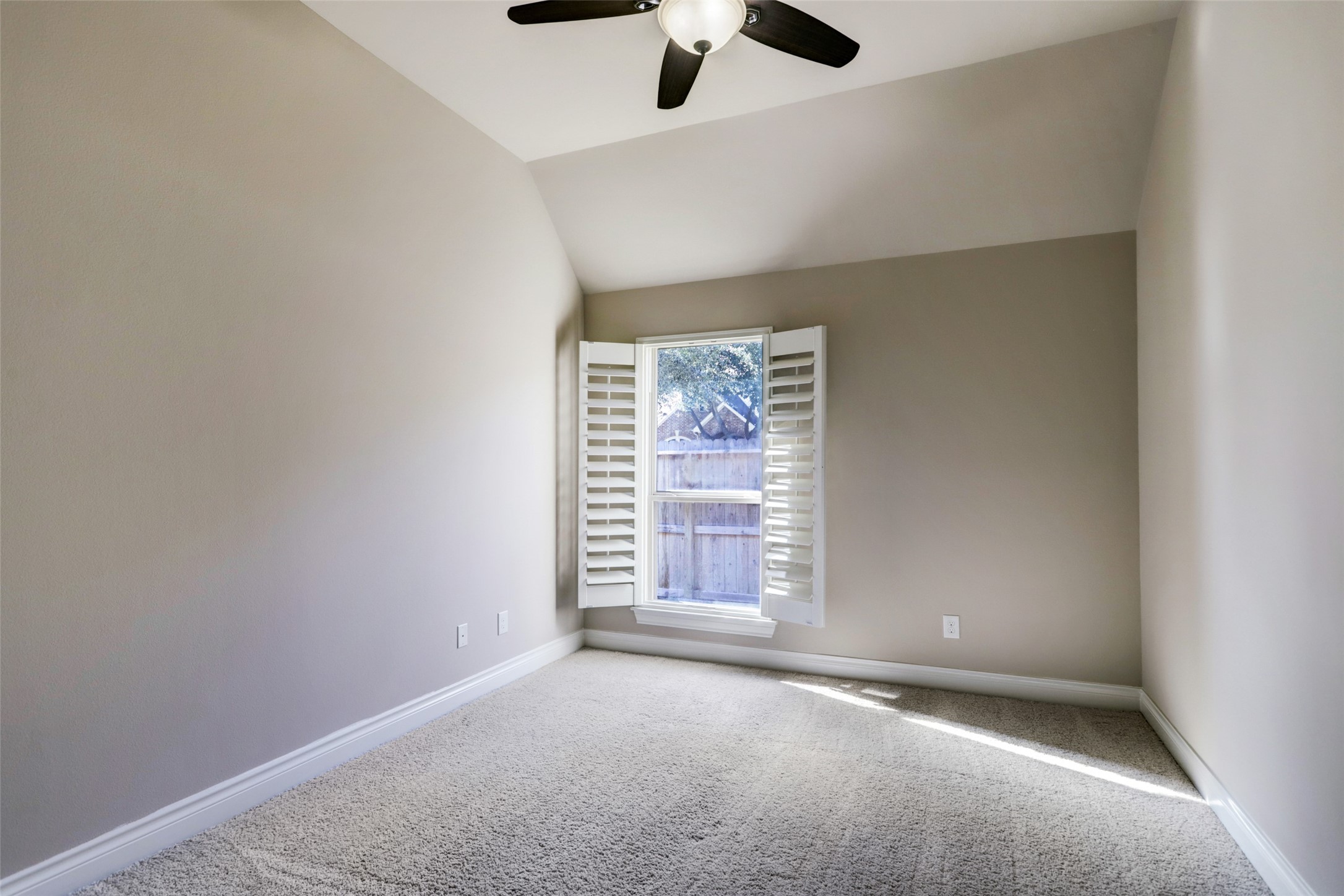 13506 Breakwater Path Loop Houston, TX 77044 - Photo 22 of 42 Spacious guest bedroom with en-suite bathroom and walk-in closet.
