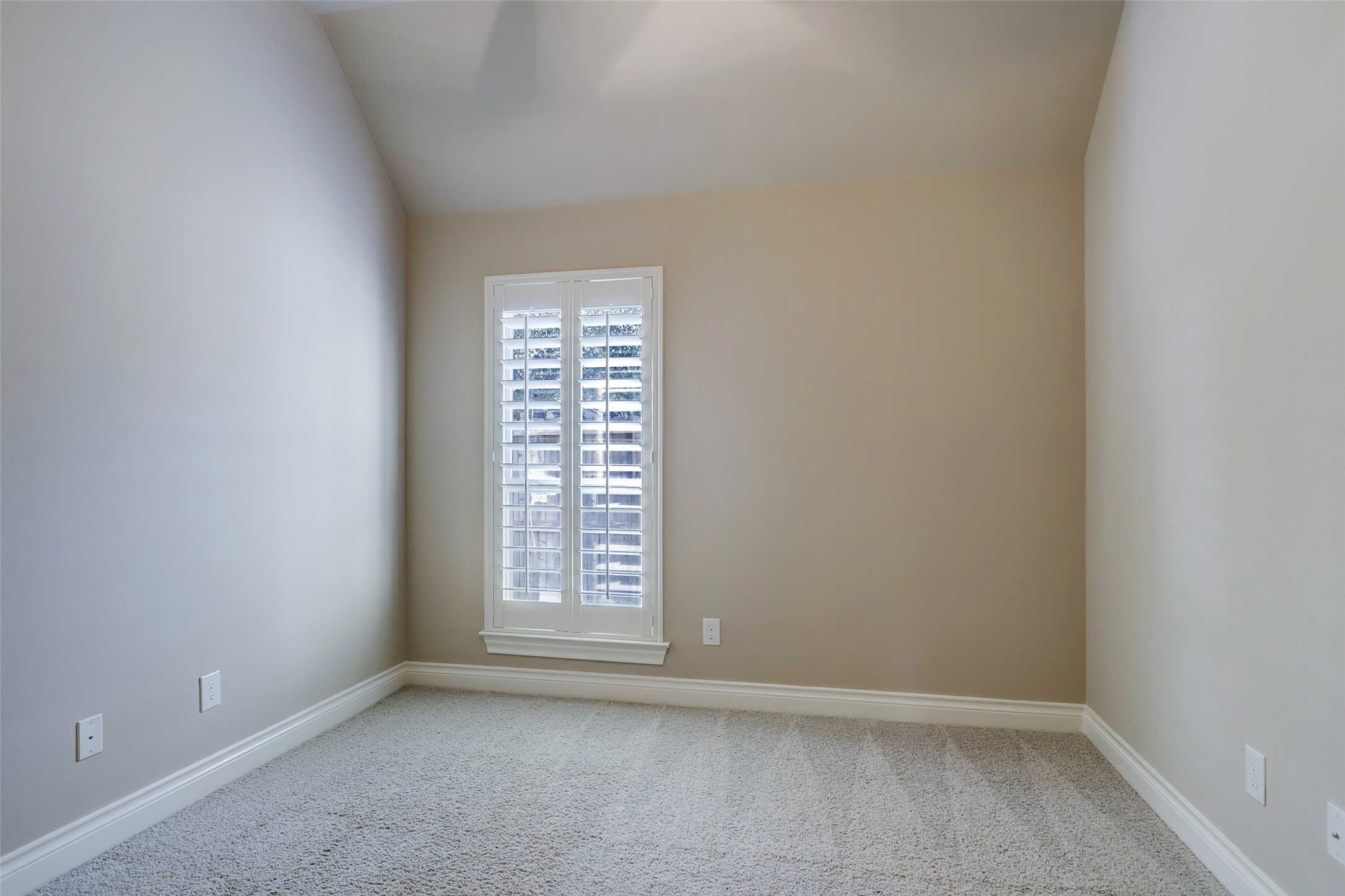 13506 Breakwater Path Loop Houston, TX 77044 - Photo 24 of 42 3rd bedroom