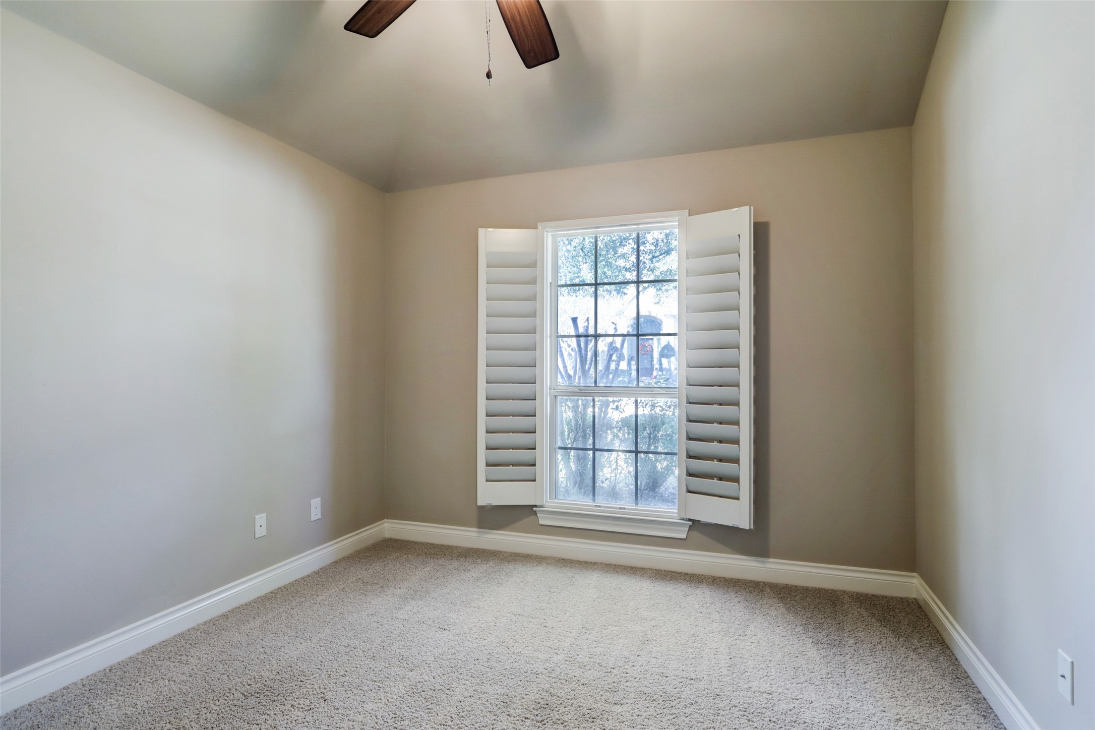13506 Breakwater Path Loop Houston, TX 77044 - Photo 25 of 42 4th bedroom