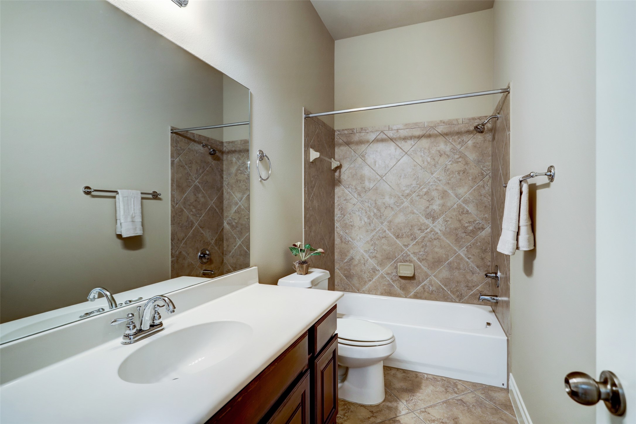 13506 Breakwater Path Loop Houston, TX 77044 - Photo 26 of 42 Spacious guest bathroom.