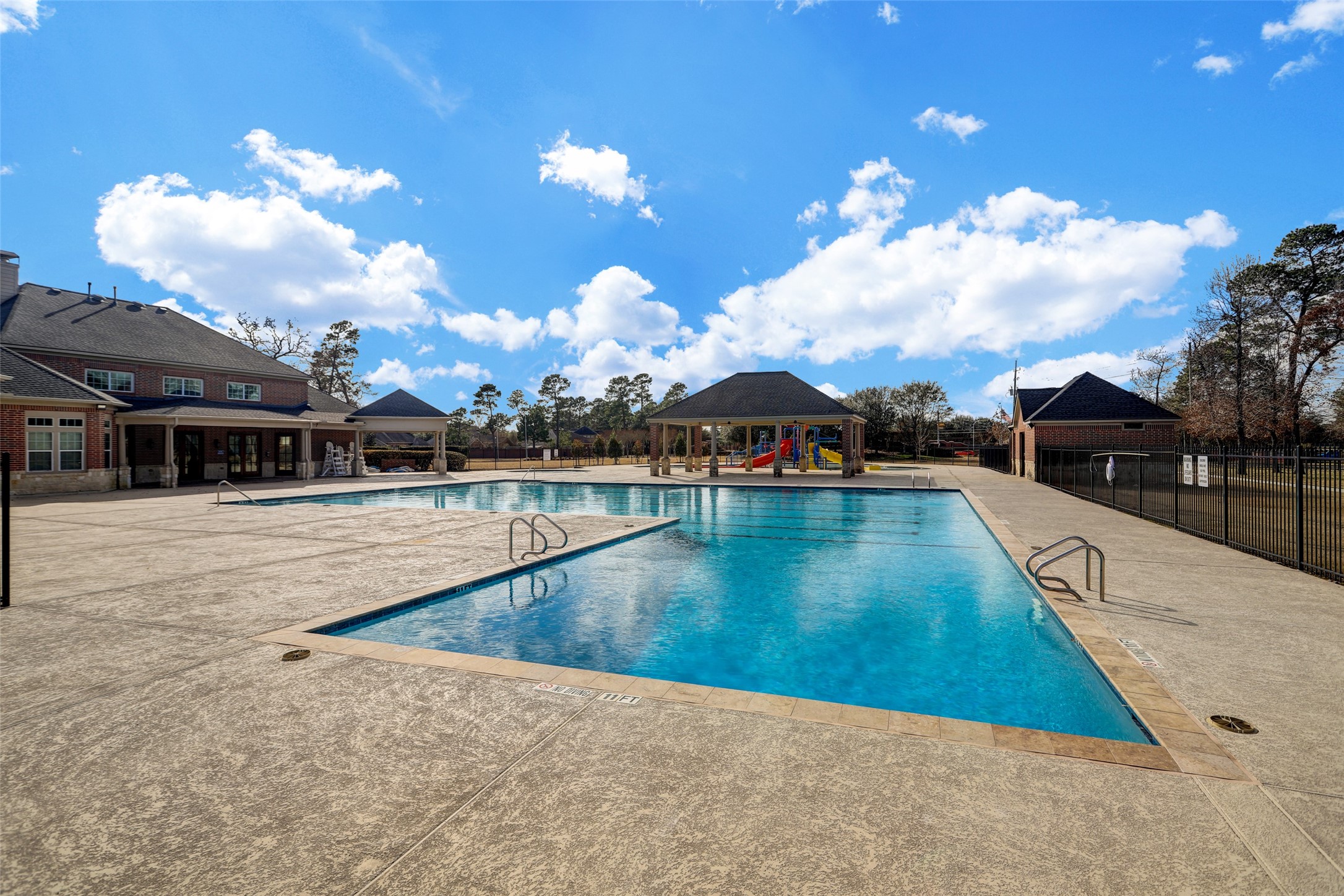 13506 Breakwater Path Loop Houston, TX 77044 - Photo 41 of 42 Community pool
